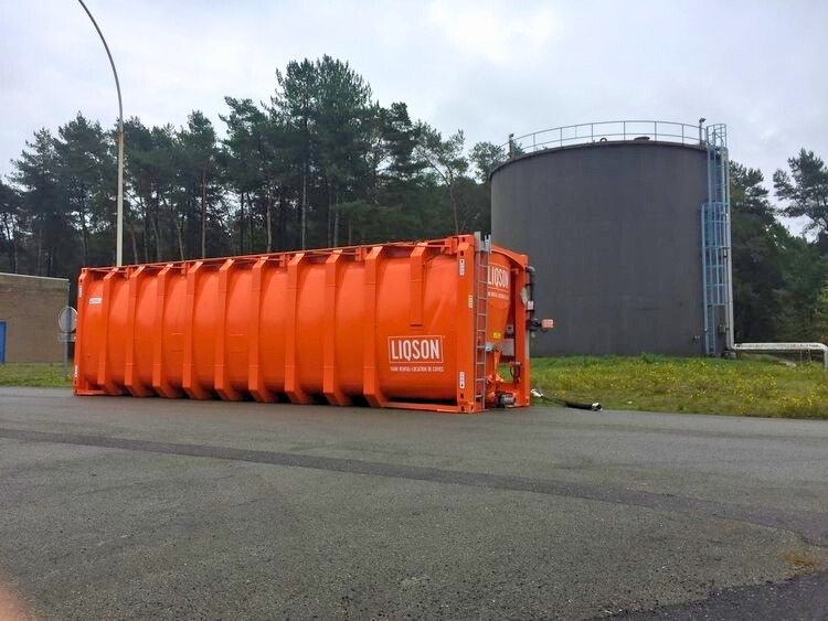 rental tank with filling point